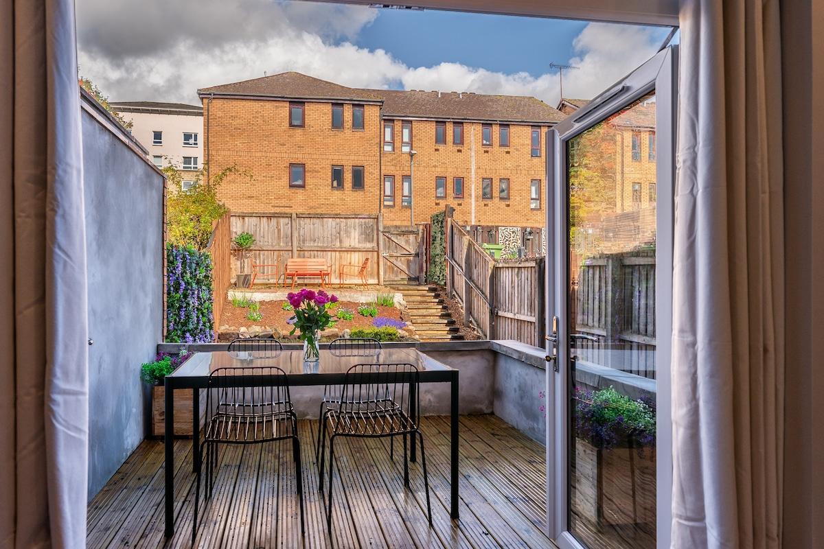 Henderson House - West End 3 Bedroom Family Home4