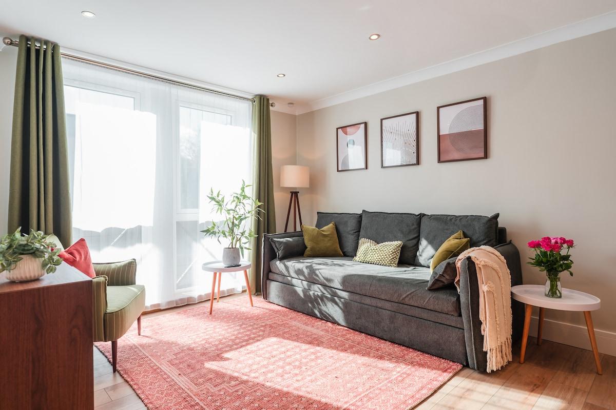 Henderson House - West End 3 Bedroom Family Home